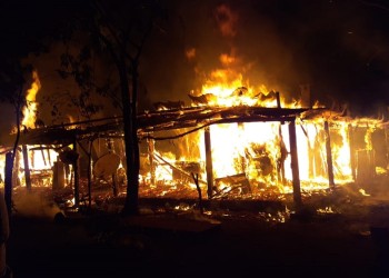 Incendio destruyó una vivienda en Santo Pipó