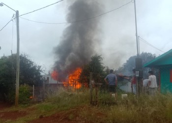 Una vivienda quemada y varios heridos en Ameghino