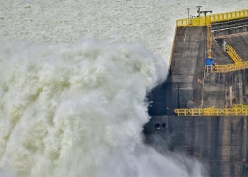 Itaipú abrió sus compuertas para aliviar el volumen de agua tras las lluvias en Brasil