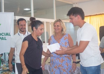 Emprendedores de Apóstoles recibieron microcréditos