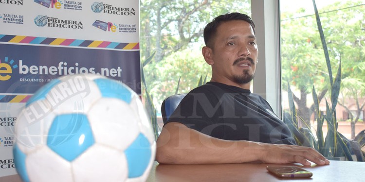 EL DUEÑO DE LA PELOTA. Diego Millán fue el elegido por la dirigencia de Guaraní para ser el nuevo entrenador.