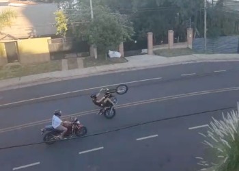 Hartos de los ruidos de escapes de motos, vecinos de la chacra 180 exigen medidas