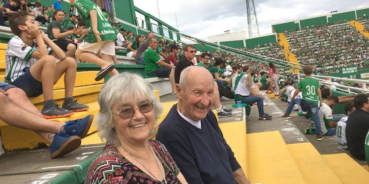 FÚTBOL. Otto y su esposa amaban el fútbol e ir a disfrutarlo en la cancha.