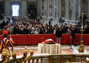 Funeral de Benedicto XVI: más de 65.000 personas pasaron ya por la Basílica de San Pedro