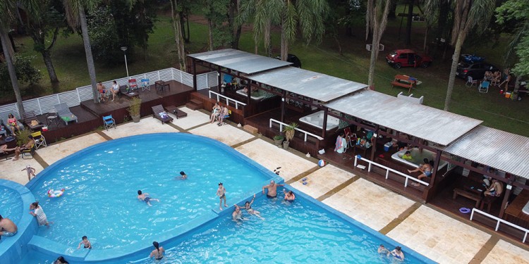 En un lugar paradisíaco,
organizado por el Moto Grupo “Yaguareté”, podrán escuchar la mejor música de los años 70, 80 y 90, de manos de estos prestigiosos DJ, que son quienes más saben del tema.