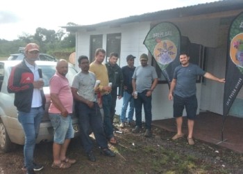 Por intenso cruce rumbo a Brasil, comerciantes brindan servicios gratuitos en el Paso Rosales