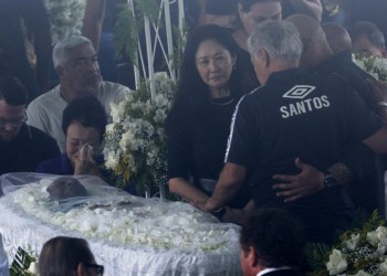 Una multitud despide a Pelé en el estadio del Santos