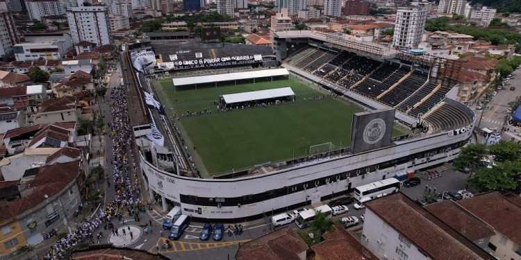 Una multitud despide a Pelé en el estadio del Santos