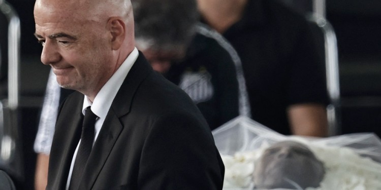 Una multitud despide a Pelé en el estadio del Santos