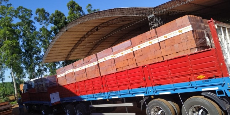 COMPETENCIA. Contar con transporte propio permite mejorar el valor de los ladrillos puestos en obra.