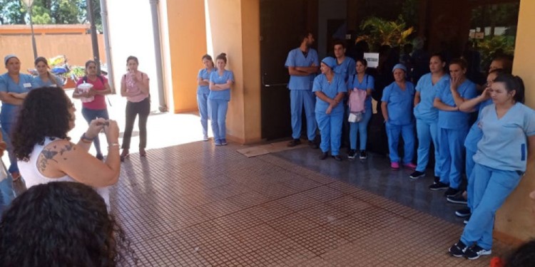 ACUERDO. Tras la medida de fuerza, ayer firmaron un aumento salarial