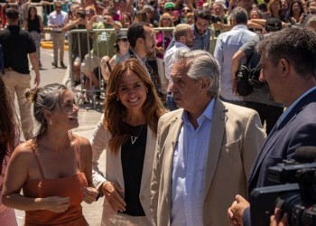 Insultos y gritos: el incómodo momento de Alberto Fernández en Miramar