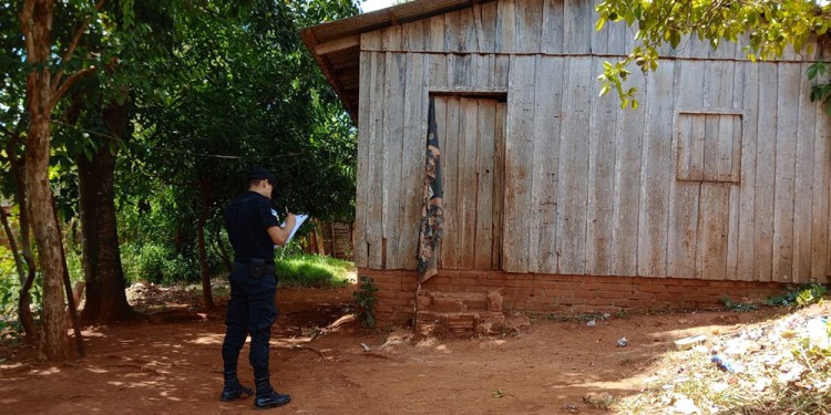 ESCENA. A esta casa llegó la joven junto a su pareja, para preguntar a su hermano por qué le robó a su madre.