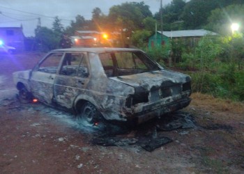 Un automóvil se incendió esta madrugada en San Pedro