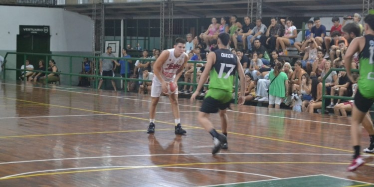 DETALLES. Los “orientales” hicieron un buen partido, pero El Tala fue mejor.