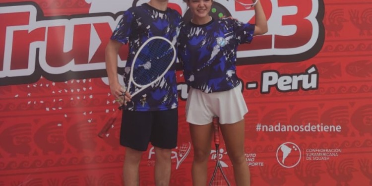 GANADORES. Paula, junto a su compañero Segundo, tras consagrarse campeones en el Sudamericano Juvenil.
