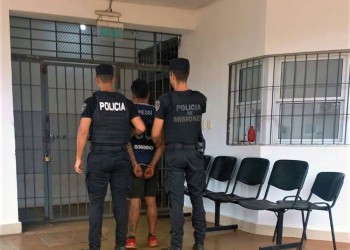 Lo atacó una patota y le apuñalaron el rostro para robarle el teléfono