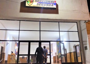 Golpeó a una mujer policía, intentó sacarle la pistola y terminó preso