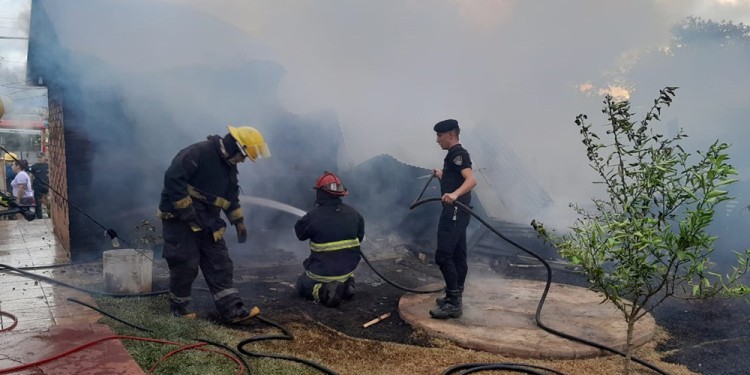 Se incendió una vivienda en Campo Grande 