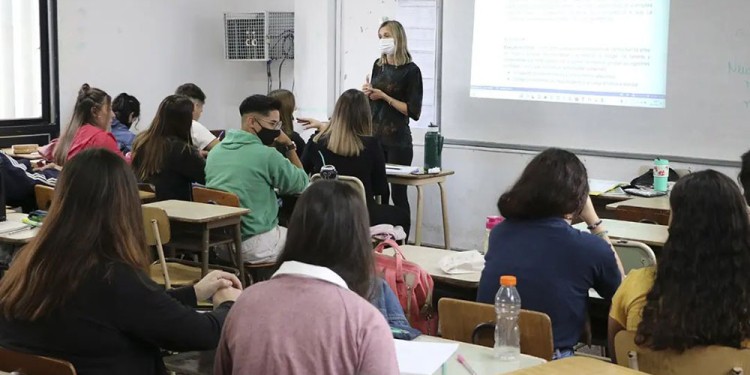 ACCESO LABORAL. A mayor nivel de formación alcanzado se incrementa también el porcentaje de tasa de empleo en población económicamente activa, de acuerdo a los datos del último informe presentado desde el CEA.