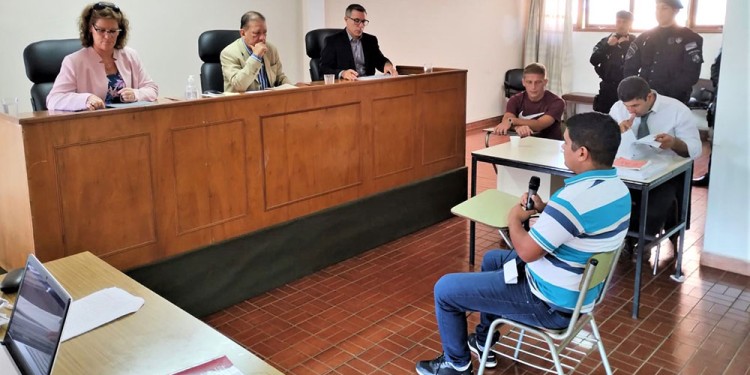 EL PRIMERO EN LLEGAR. El oficial de la Policía de Misiones, Franco Sayour, durante su declaración de ayer.