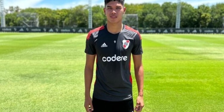 EN SU LUGAR. Alexis llegó con 11 años a River y hoy, con 18, juega en Reserva. “Sueño con llegar a Primera”, dijo.