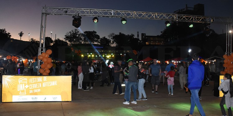 ENCUENTRO CON SABOR. El fin de semana se realizó el Festival de Cerveza Artesanal “Una +” en la Cascada de la costanera.