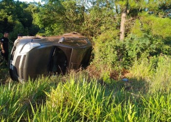 Joven conductora salió ilesa de un despiste y vuelco