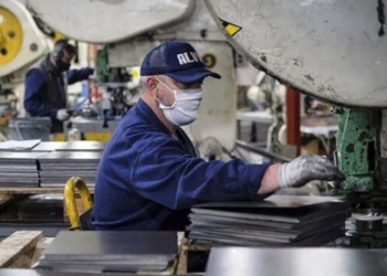 Luego de subir fuerte en 2022, el empleo privado tuvo una leve caída el último mes