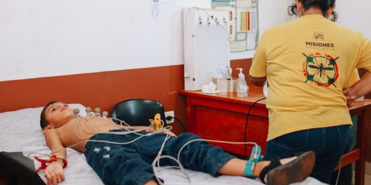 CONTROLES DE SALUD. Niños y adolescentes eldoradenses se preparan para la vuelta al cole.