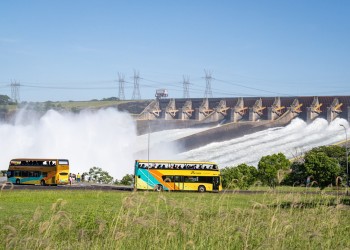 Después de siete años, Itaipú abrió dos canaletas de descarga al mismo tiempo