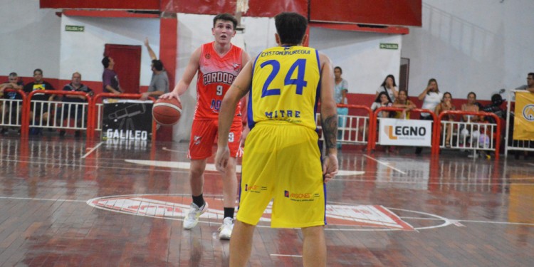 TROPEZÓN. El conjunto misionero no pudo festejar en tierras correntinas.