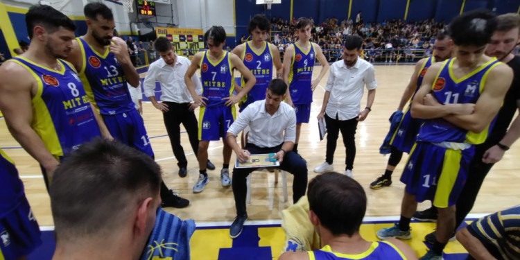 POR MÁS. Gutiérrez y su equipo quieren sumar otros dos puntos. (Prensa Mitre).