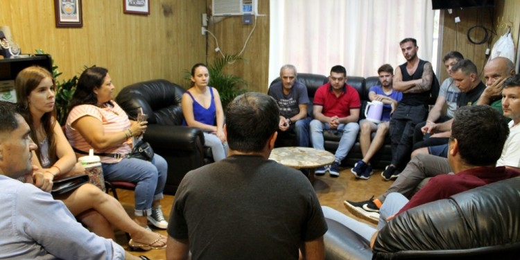 EN CONJUNTO. Abordaje entre empresarios, la Policía y el municipio.