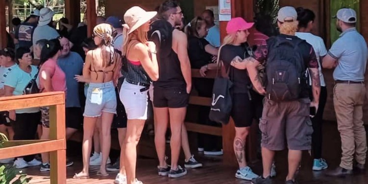 FENÓMENO ATÍPICO. Al momento de cerrar el ingreso al Parque había alrededor de 800 personas adentro. (Fotos gentileza V.Motta).