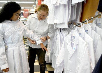 Vuelta al cole 2023: vestir a un escolar puede costar entre $18 mil y $32 mil