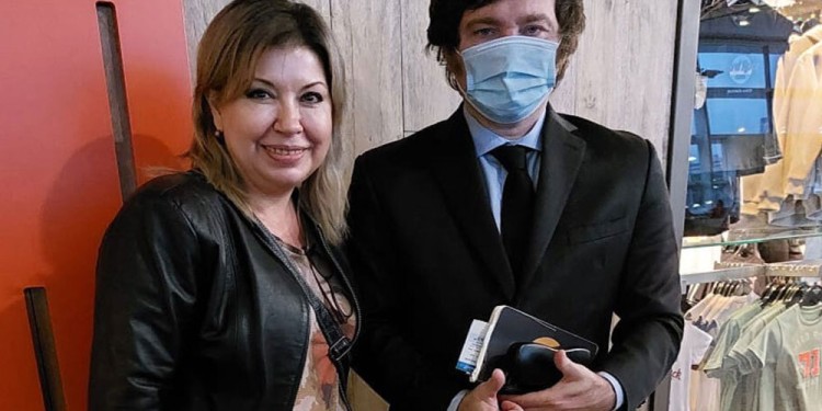 LIBERTARIOS. La mujer sostiene que no quieren que participe porque ella representa al candidato mejor posicionado para la presidencia nacional.