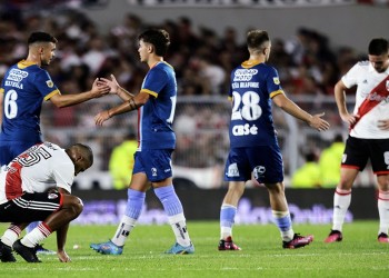 Arsenal sorprendió y le ganó a River en el Monumental