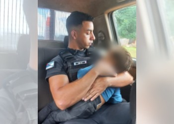 Policías asistieron a un niño que estaba convulsionando