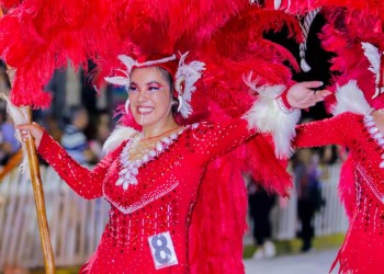 Las comparsas de Misiones compiten a pura fiesta en San Ignacio