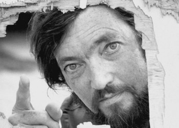 A 41 años de la muerte de Julio Cortázar: el cronopio que diseñó su propia lápida