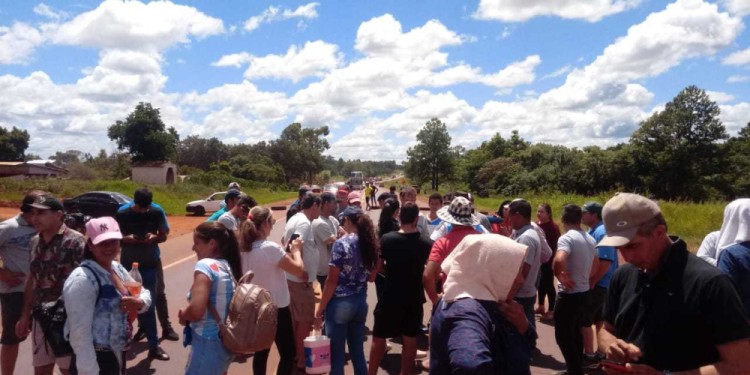 POCOS EN LA RUTA. No superaron los 50 productores y fueron desalojados por orden del Juzgado de Oberá.