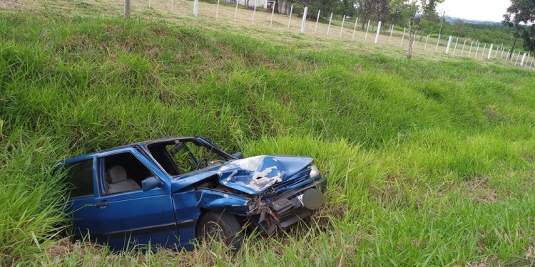 Intentó adelantarse en la ruta y terminó chocando contra otro auto