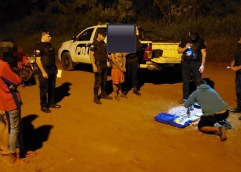 Atacó a policías al intentar huir: llevaba droga en la mochila