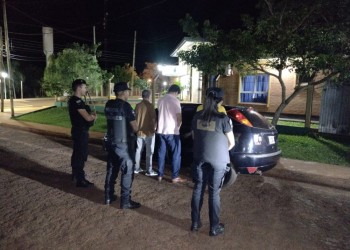 Detuvieron a dos hermanos y una mujer que compraban vehículos con cheques falsos