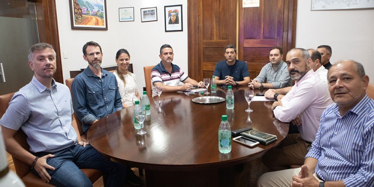 PROPUESTAS. Expusieron el panorama y alternativas de solución al ministro Pérez.