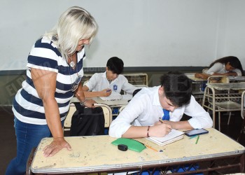 Las mesas de exámenes en la secundaria tuvieron gran concurrencia en su inicio