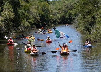 Fiesta de kayakismo y canotaje en aguas del arroyo Chimiray