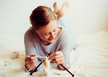 Lanaterapia: los beneficios de tejer para tu bienestar