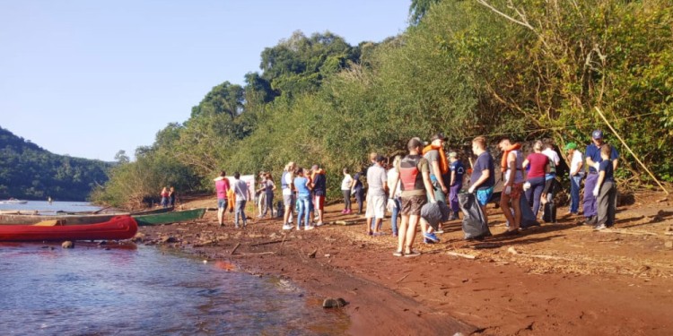 DECISIÓN. La actividad de limpieza del río Uruguay deberá esperar.